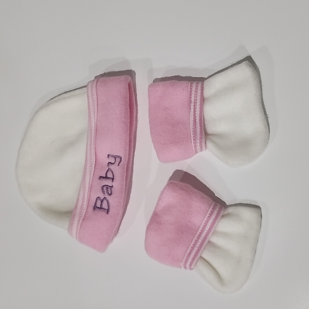 0-3 month Matching Beanie and Slippers